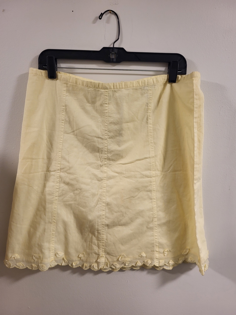 GUESS Light Yellow Mini Skirt with Scalloped Hem